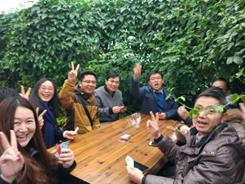 说明: E:\zdm\成人a片
相关事务\成人a片介绍
\开心的年青教师们.jpg